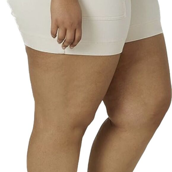 Lee Women’s Ultra Lux High Rise Pull-On Utility Short in Whitecap Grey Khaki 24W - Picture 3 of 3